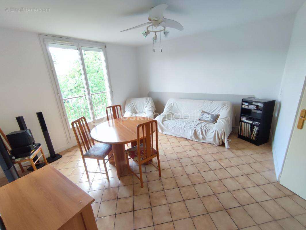 Appartement à SAINTE-GENEVIEVE-DES-BOIS