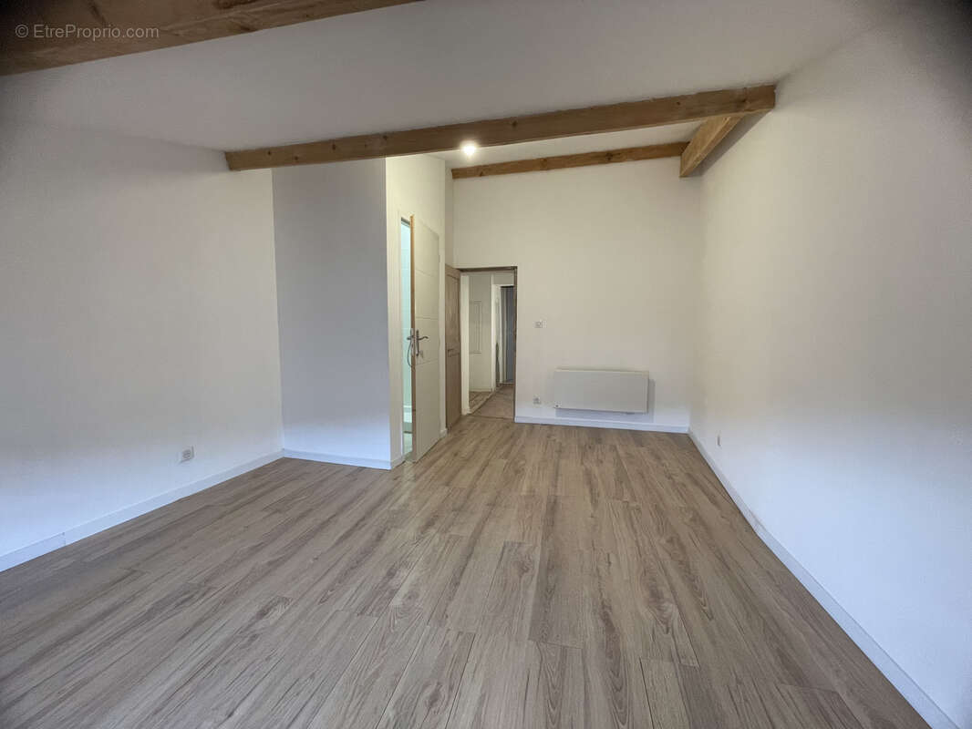 Appartement à COTIGNAC