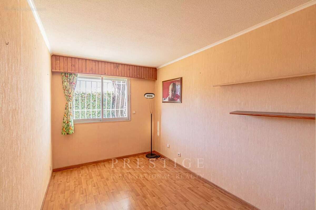 Appartement à SAINT-LAURENT-DU-VAR