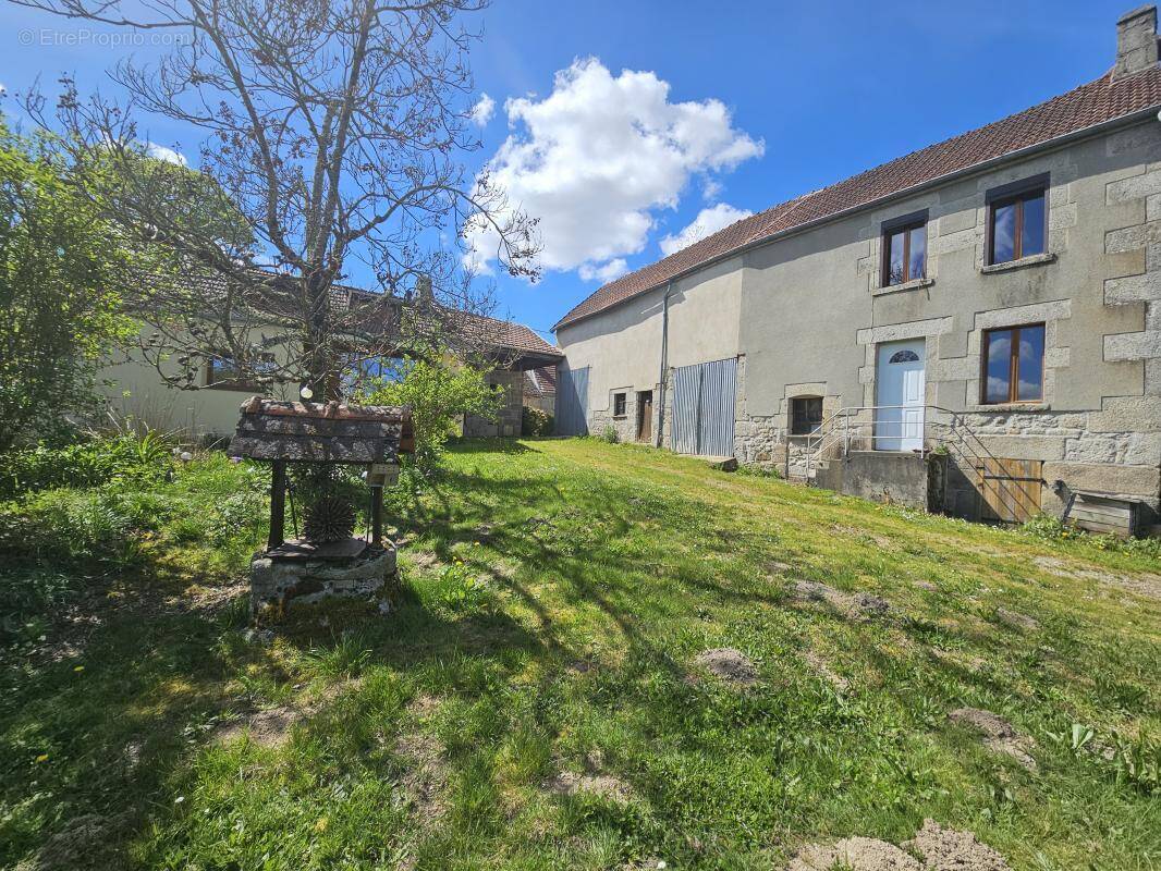 Maison à SAINT-YRIEIX-LES-BOIS