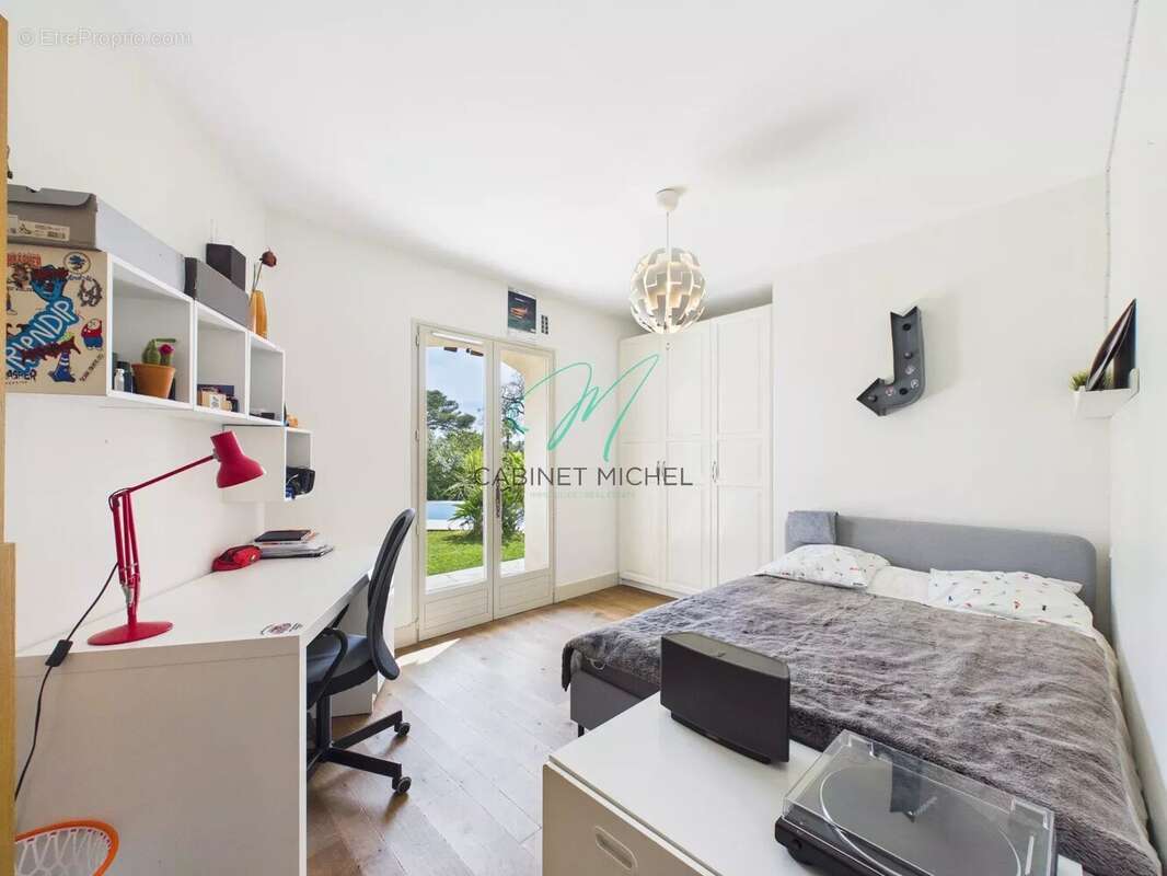 Maison à ROQUEFORT-LES-PINS