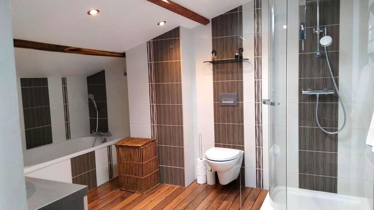 SDB - Maison à COULGENS