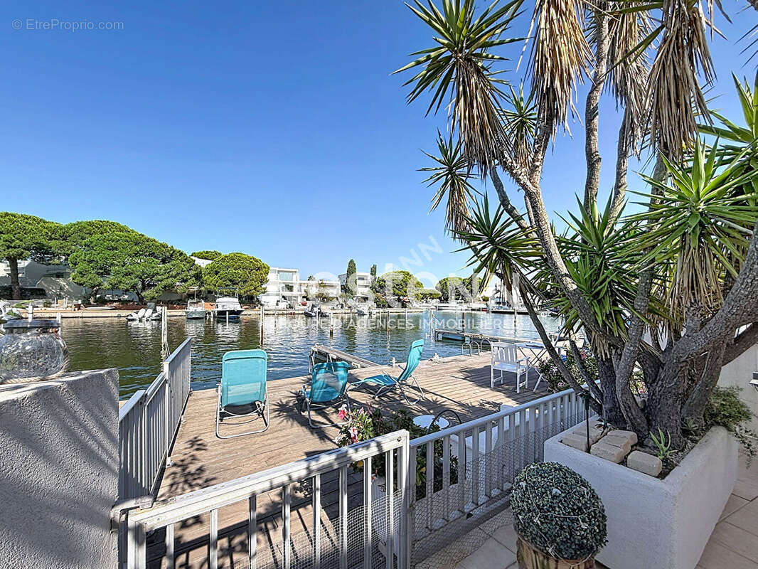 Port Camargue belle Marina de type P5 avec Appontement de 5.38M sur 15M - photo 5