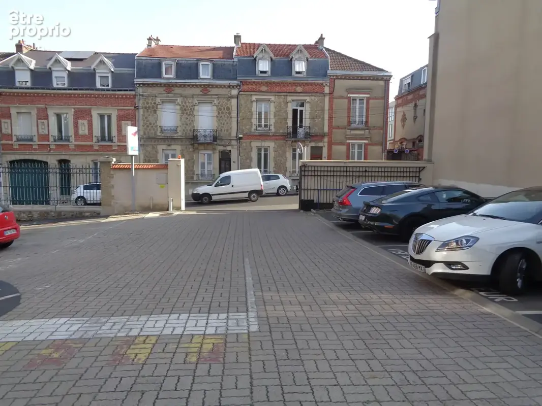 Commerce 3160 m² à Epernay  - photo 10