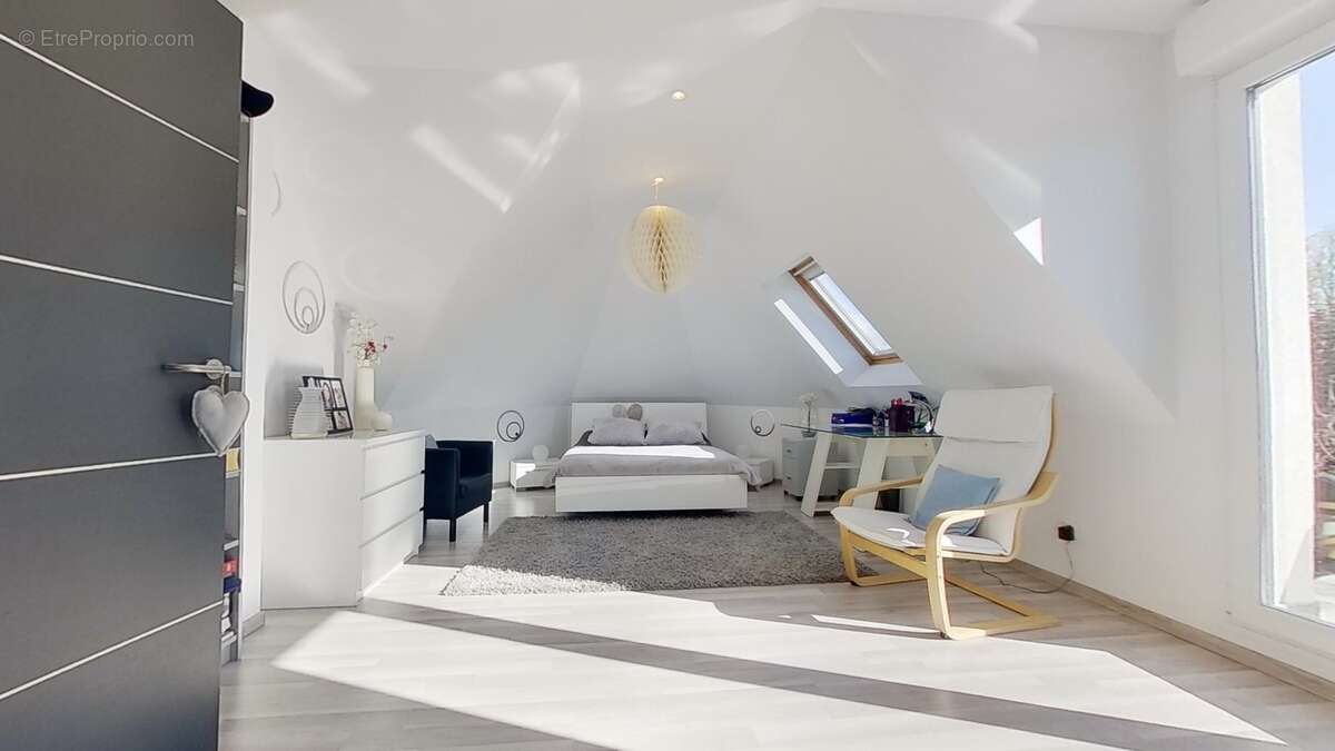 Maison à VILLAGE-NEUF