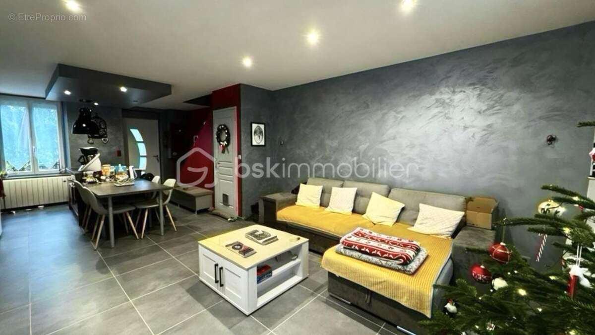 Maison à VIVIER-AU-COURT