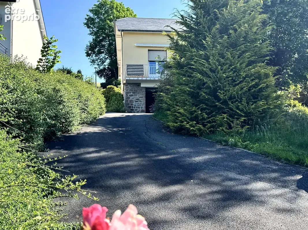 Maison lumineuse aux beaux volumes   Jardin, terrasse et fort potentiel d’aménagement - photo 17