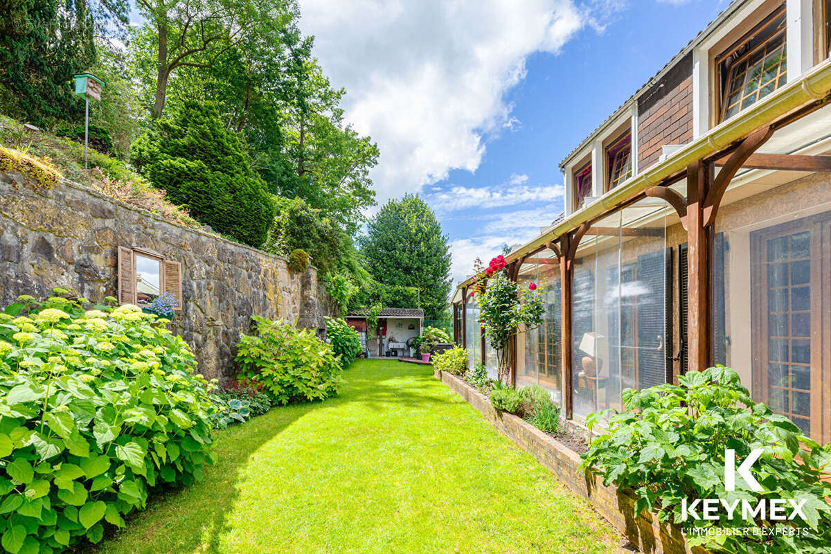 A 10 mn de Pontoise ,maison 7 pièces ,3 chambres,véranda panoramique ,sous sol total, spa ,terrain 2347 M² - photo 18