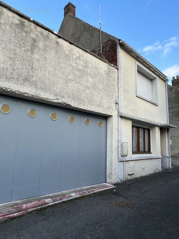 Maison de village avec terrasse, grand garage et potentiel d’extension - photo 10