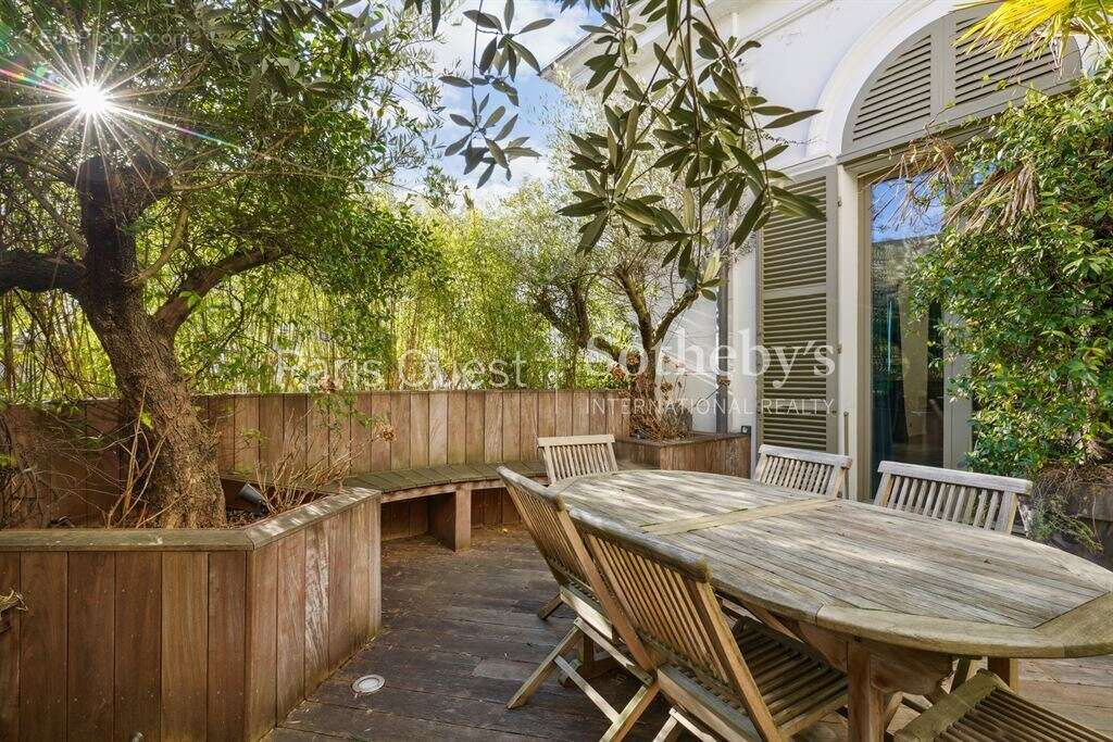 Appartement à NEUILLY-SUR-SEINE