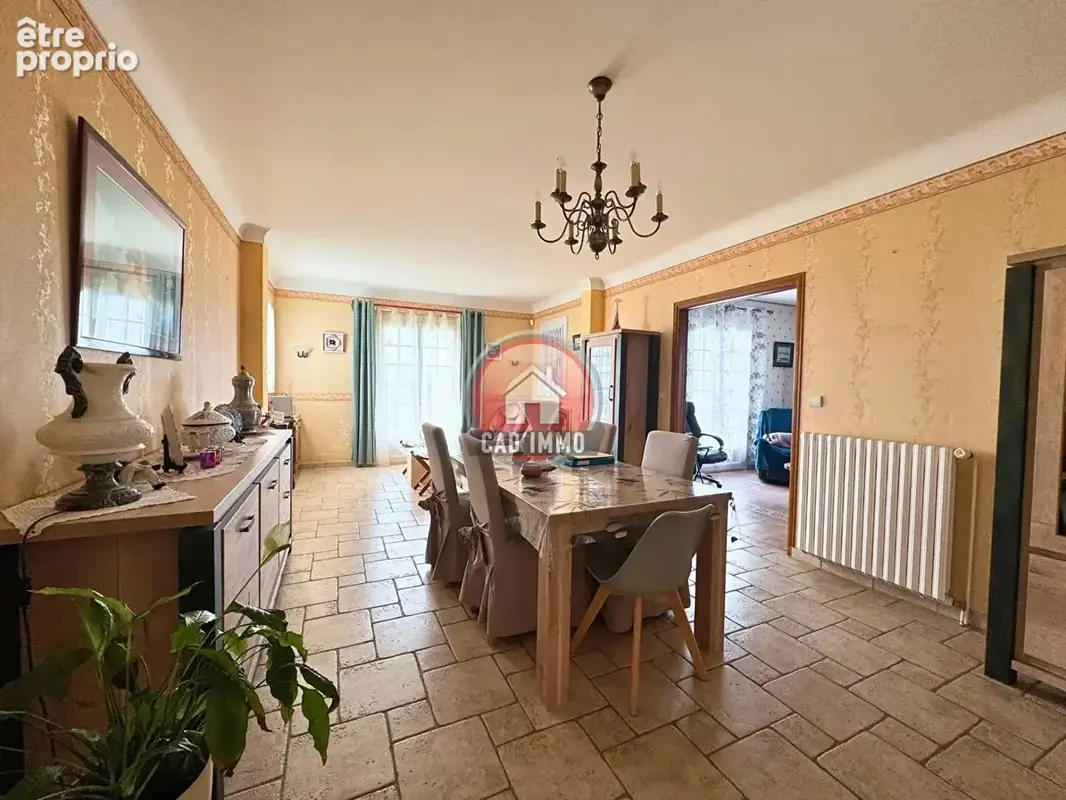 Maison de 208.4 m2, avec piscine et hangar - photo 4