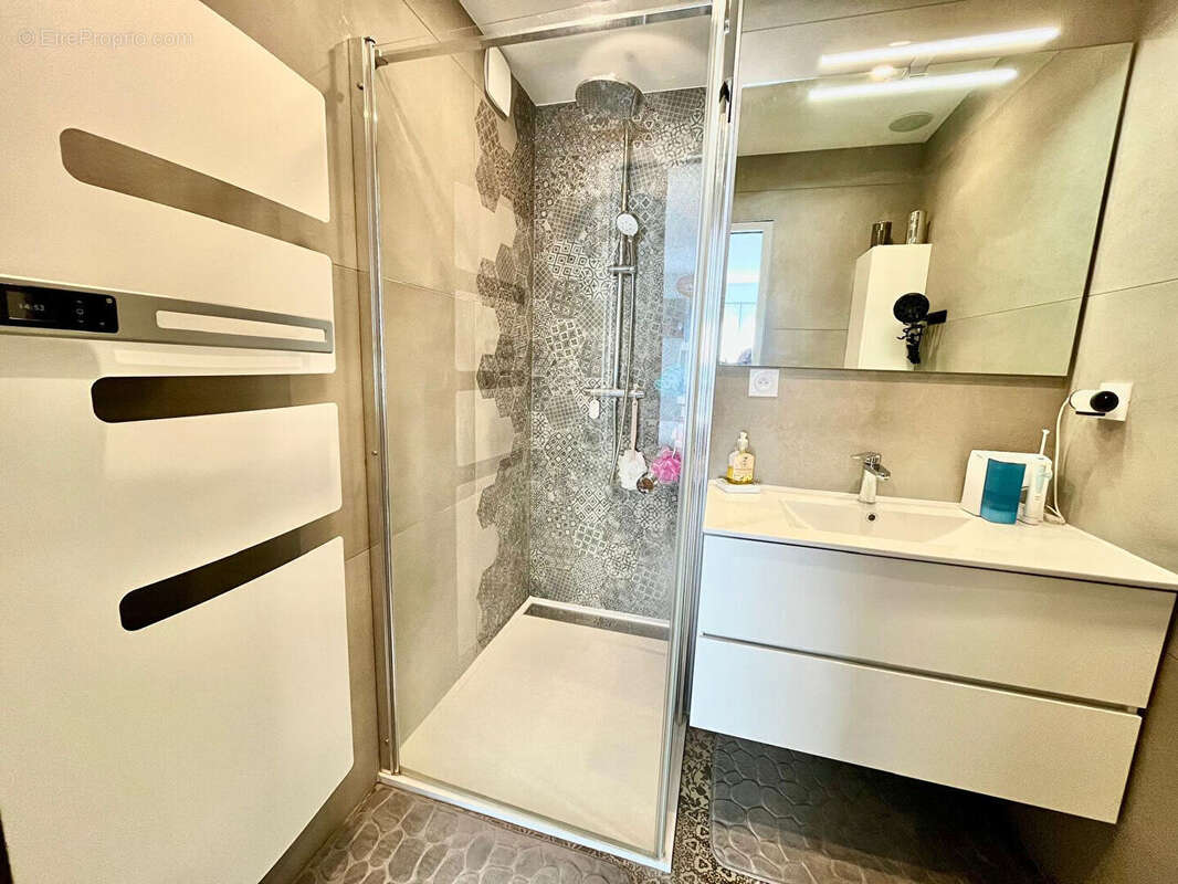 Appartement à VAULX-MILIEU