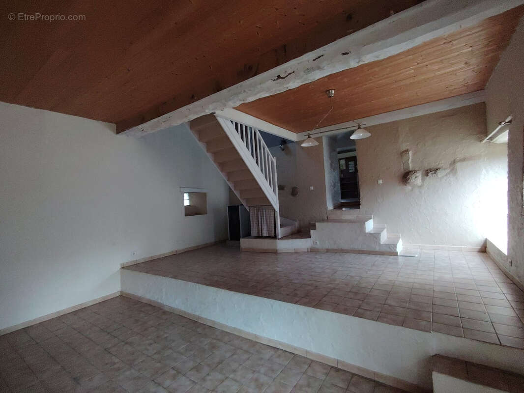 Maison à CONDE-SUR-NOIREAU