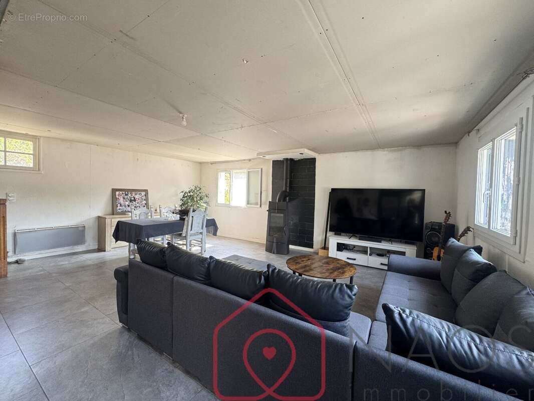 À VENDRE 150000.                                           Charmante maison traditionnelle mitoyenne avec 6 500 m² de terrain  - photo 4