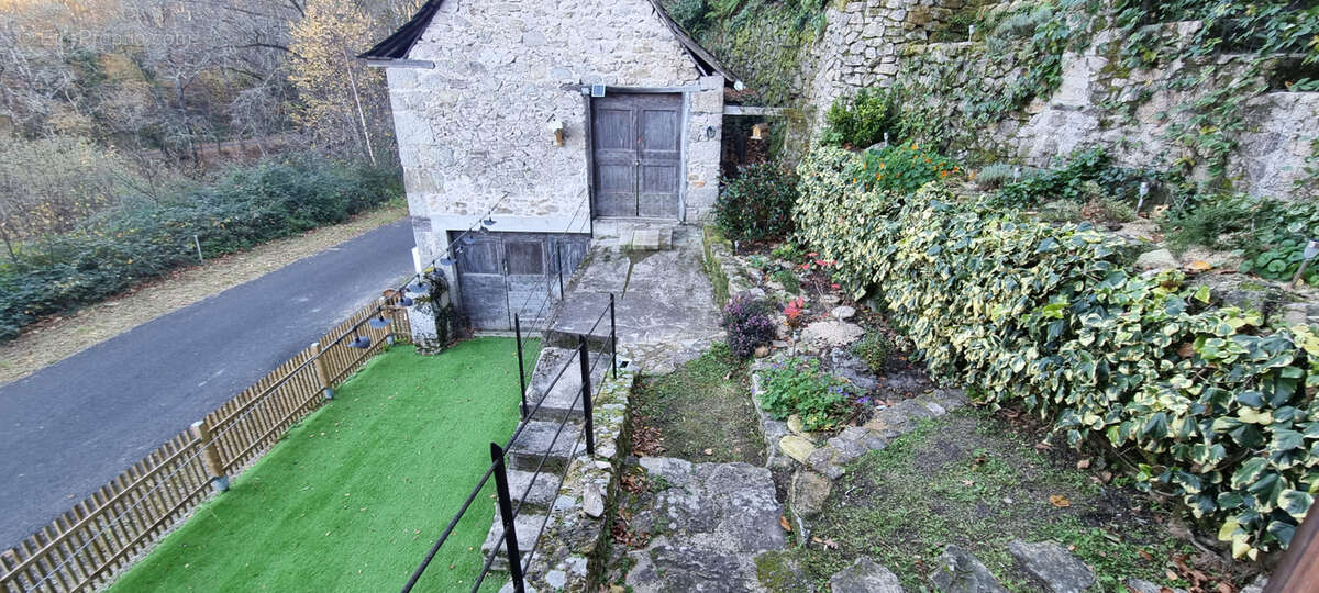 Maison à ENTRAYGUES-SUR-TRUYERE