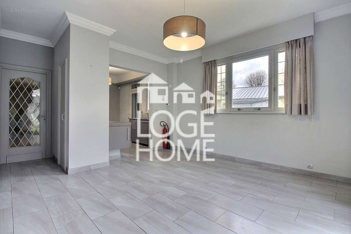 Maison 258 m² à La Bassee  - photo 7