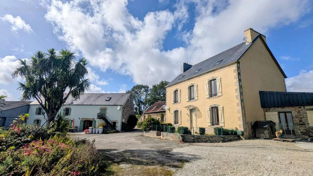 Maison à SAINT-COULITZ
