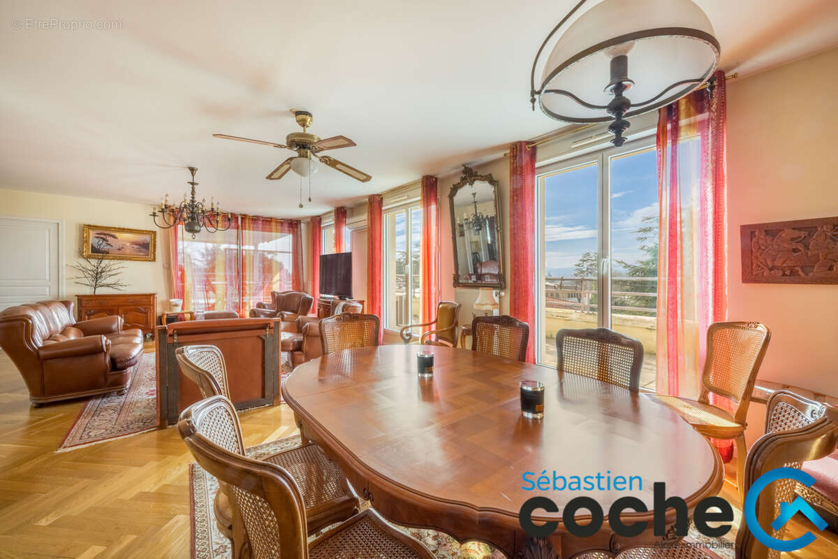 Appartement à CHARBONNIERES-LES-BAINS