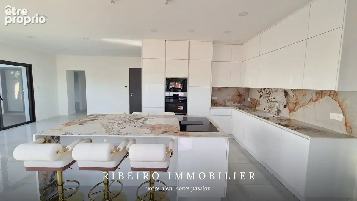 Villa contemporaine à vendre à Agde - piscine, 4 suites, vue sur jardin. - photo 10