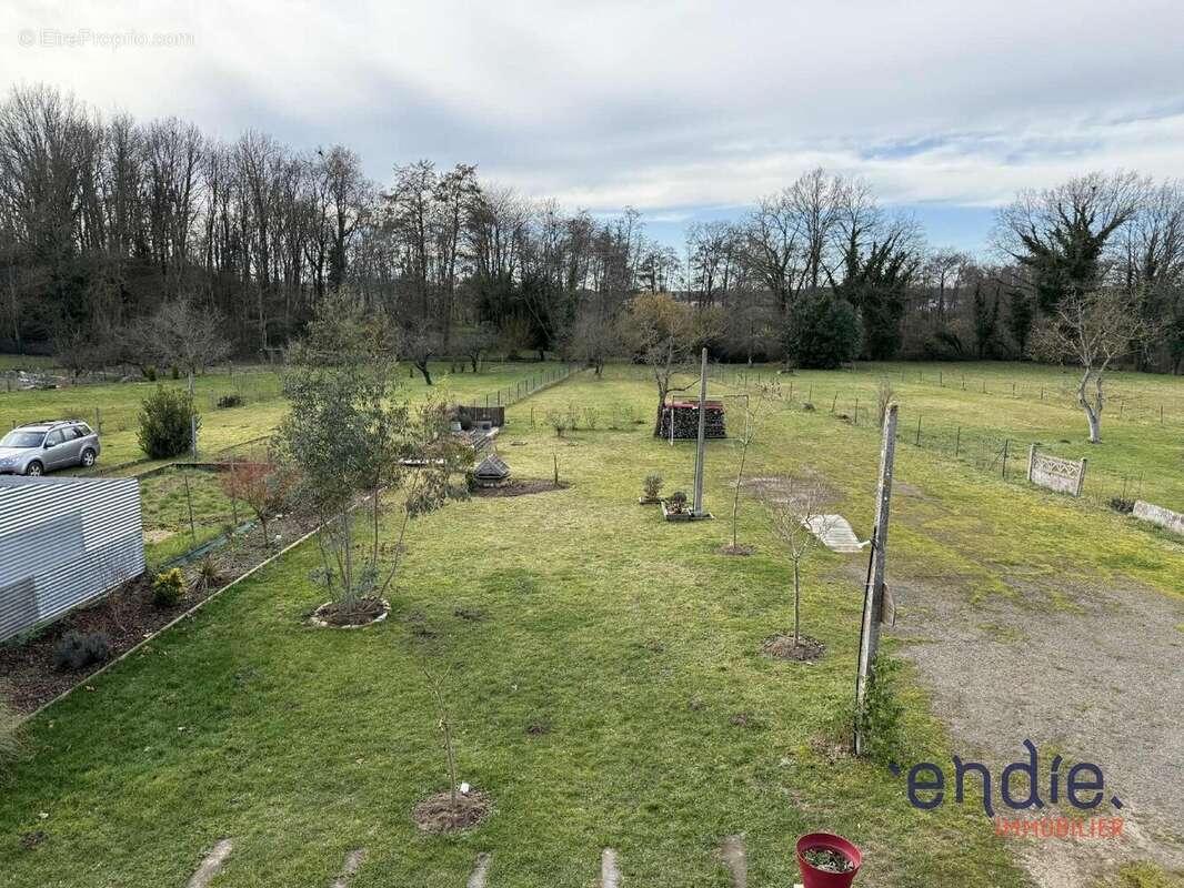 Maison à THIEL-SUR-ACOLIN