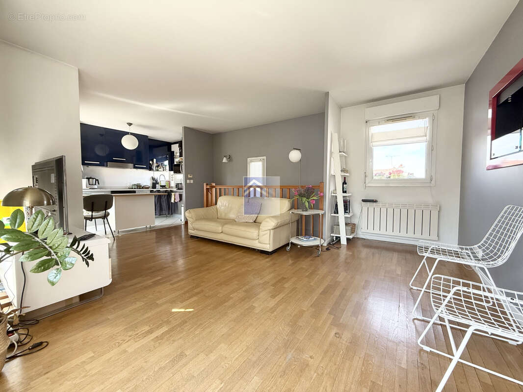 Appartement à COURBEVOIE