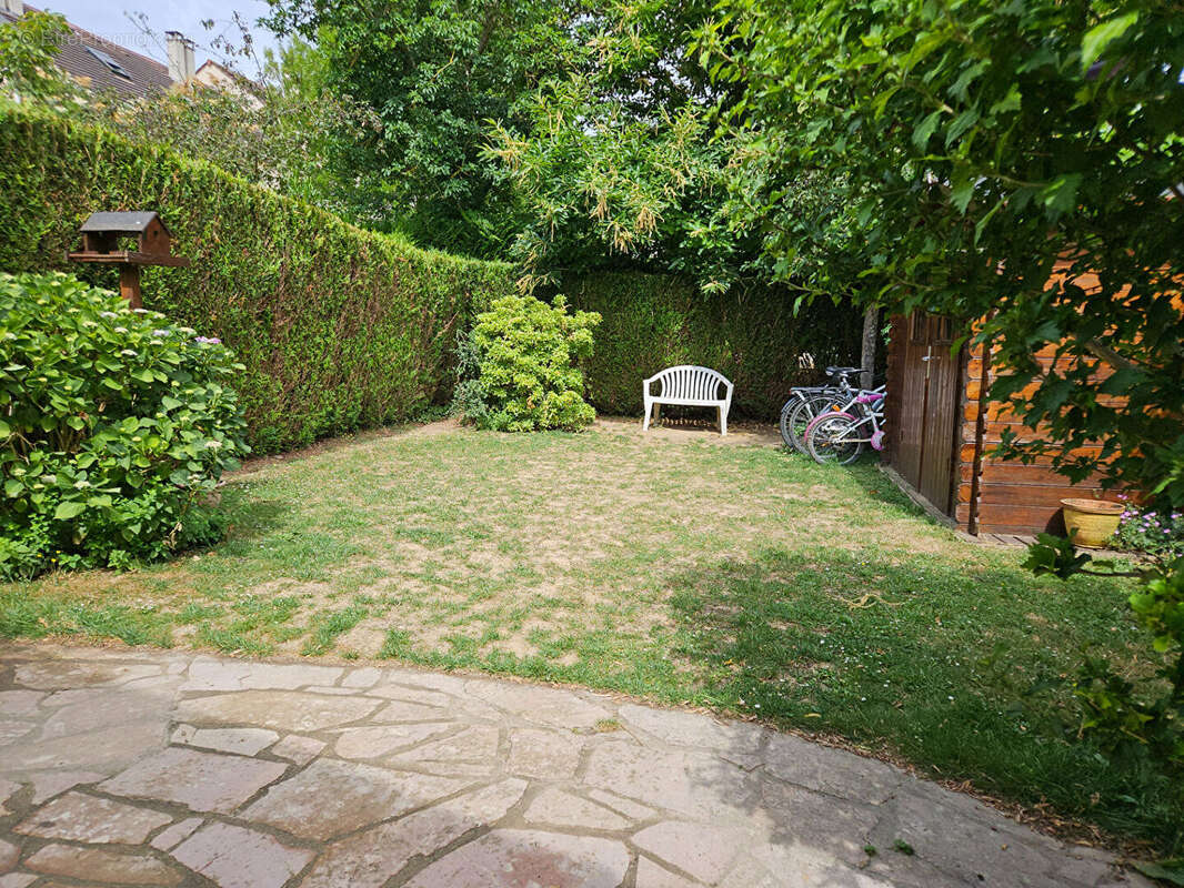 Maison à VOISINS-LE-BRETONNEUX