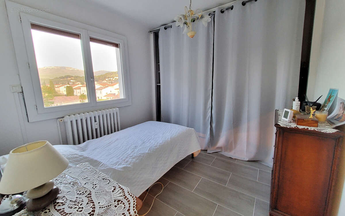 Appartement à CUERS