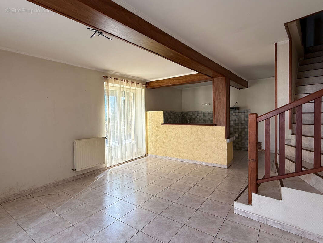 Maison à BLANQUEFORT-SUR-BRIOLANCE