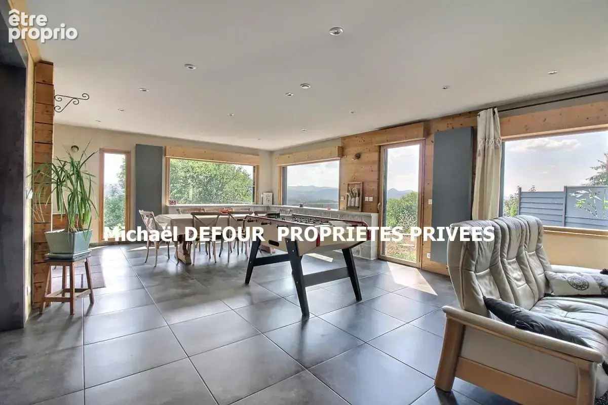 Lapte 43200 Maison en madriers de bois de 172 m² 4 chambres sur 1134 m² de terrain - photo 1