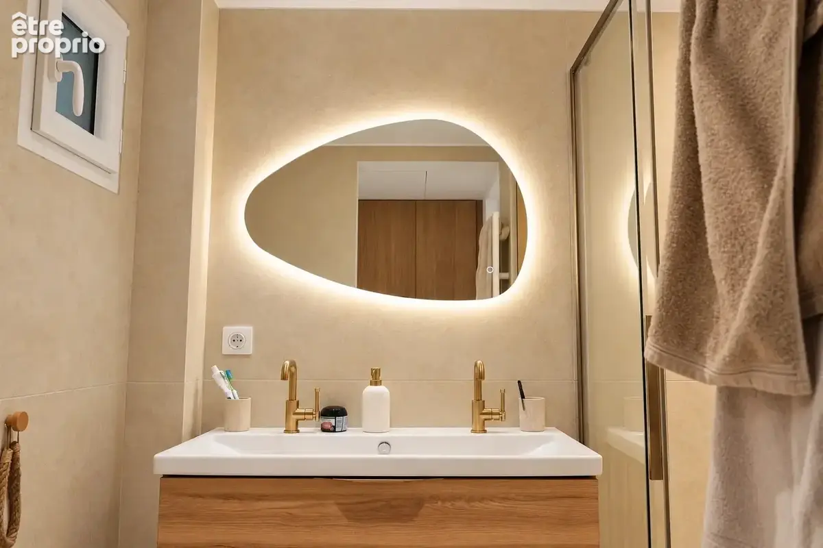 A vendre à Cannes dernier étage Superbe 3 pièces entièrement rénové - photo 6