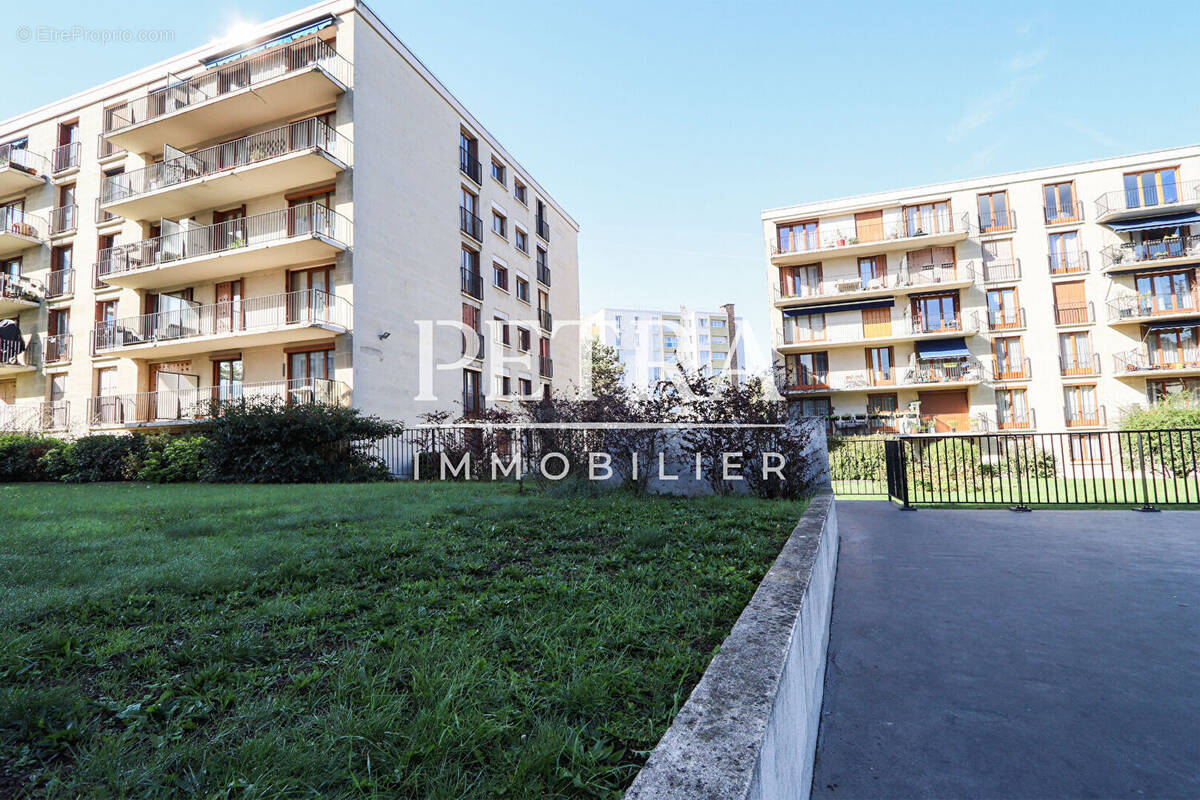 Appartement à FRESNES