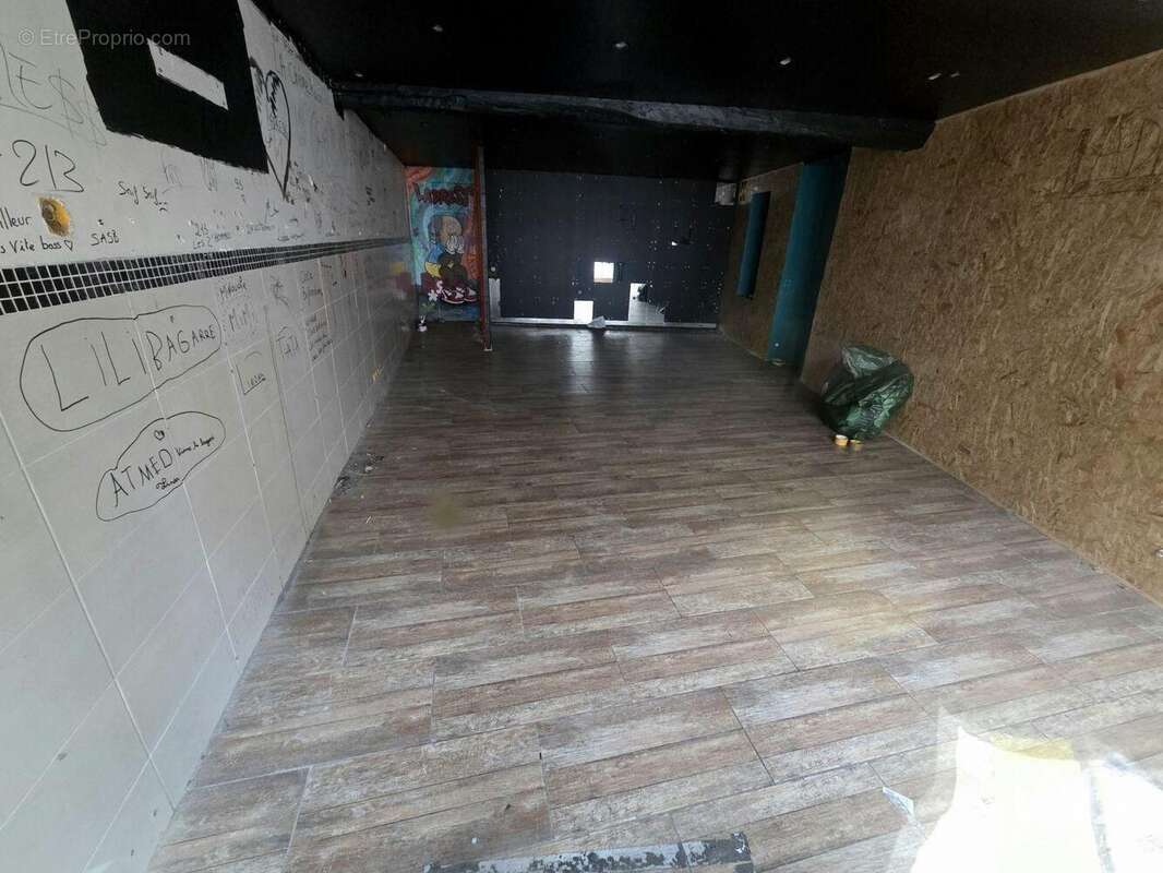 Photo 4 - Commerce à LOUVRES