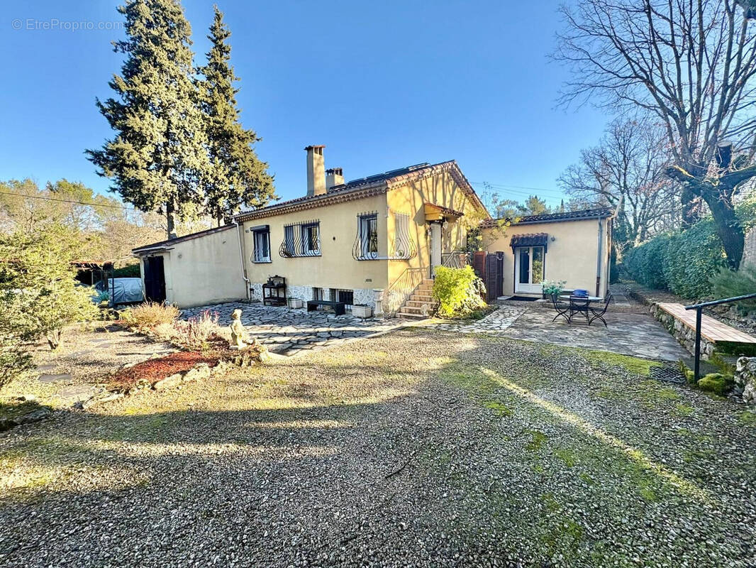 Maison à TOURRETTES