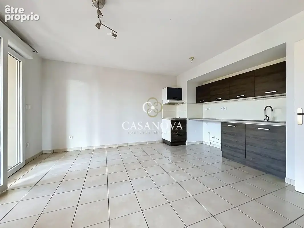 T2 à vendre à Castelnau-le-Lez avec terrasse de 17 m² et box fermé - photo 3