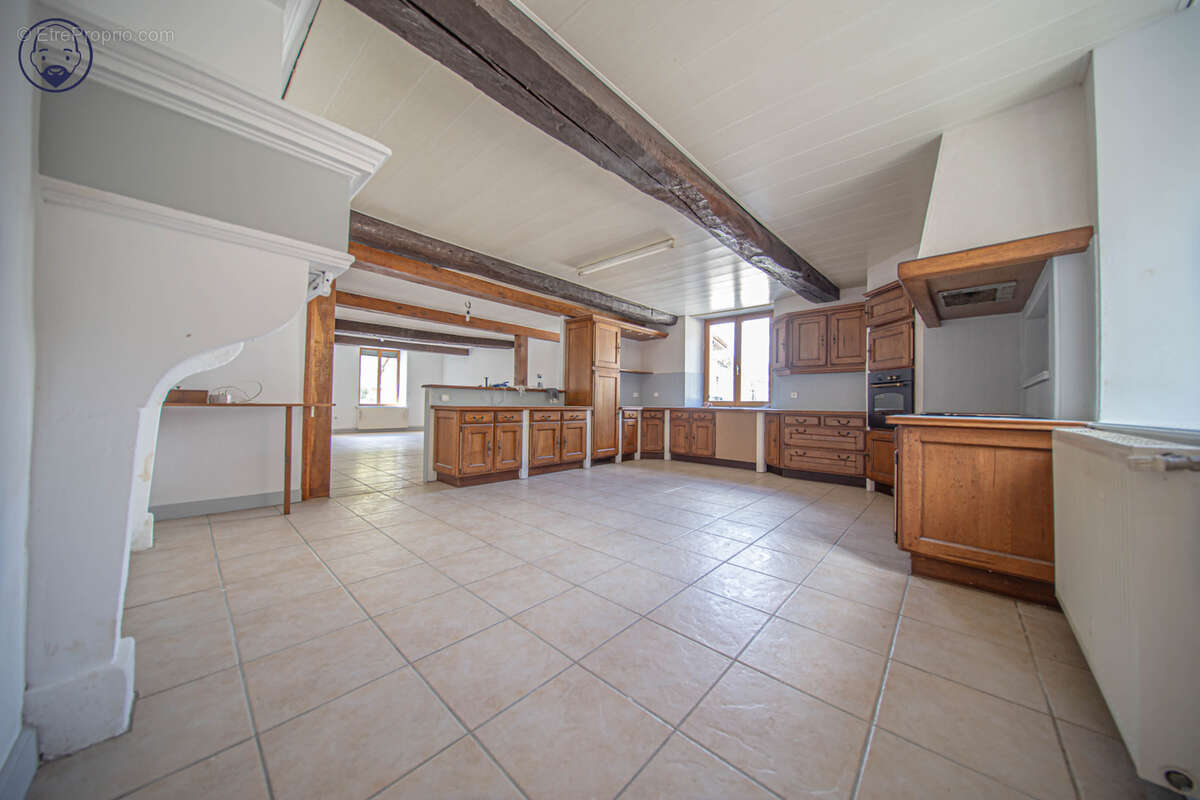 Spacieuse maison avec dépendance et pâture - photo 5