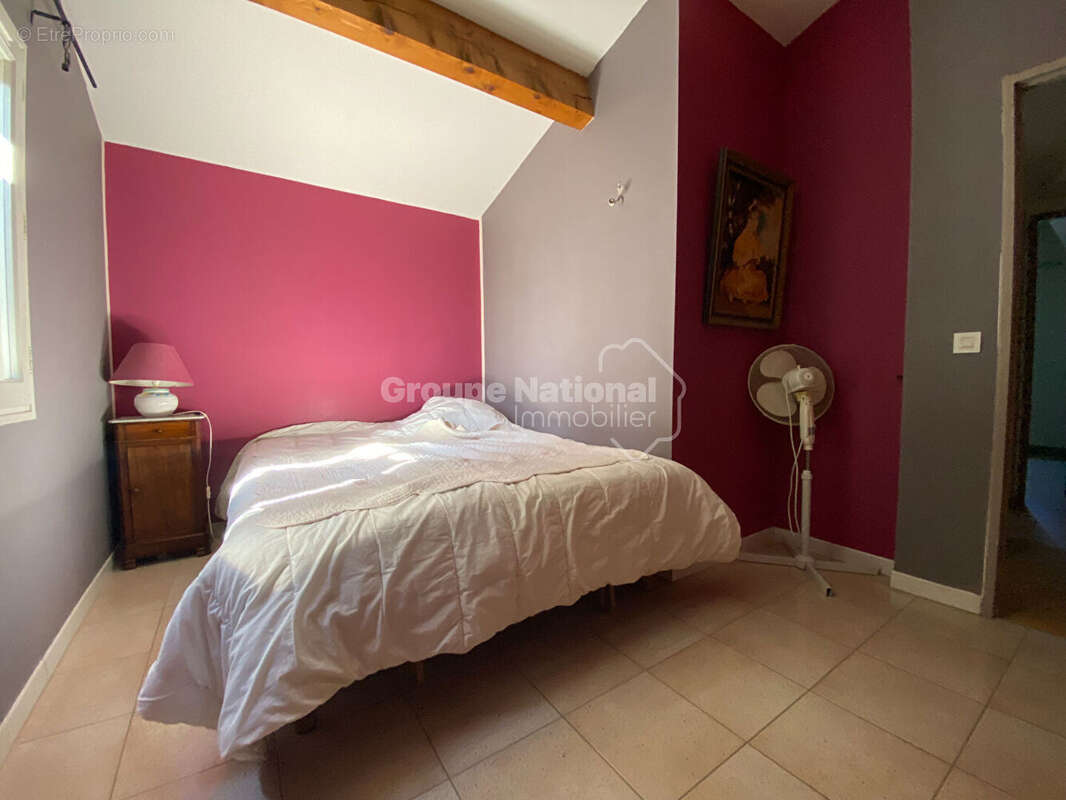 St Remy de Provence, maison + 2 appartements + piscine sur 1234 m² de terrain - photo 12