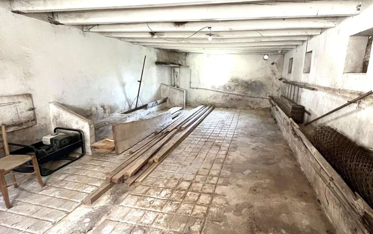 Ancien corps de ferme en pierre à rénover -  Fort potentiel au coeur du Jura - photo 8