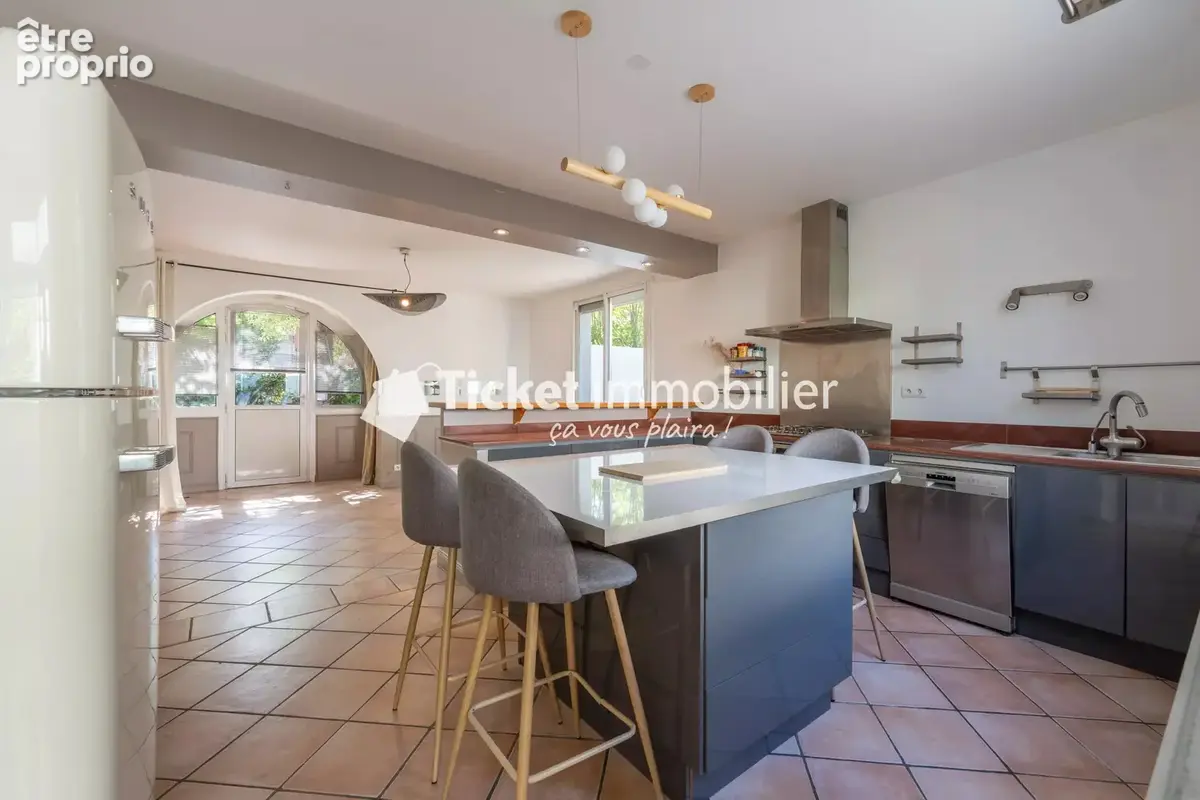 Maison de caractère 175m2 avec garage boxé - photo 5