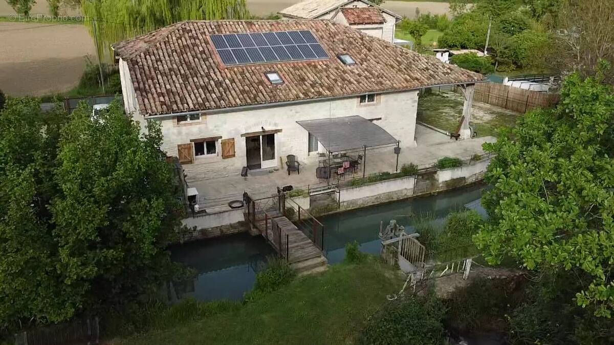 Maison à PUYLAROQUE