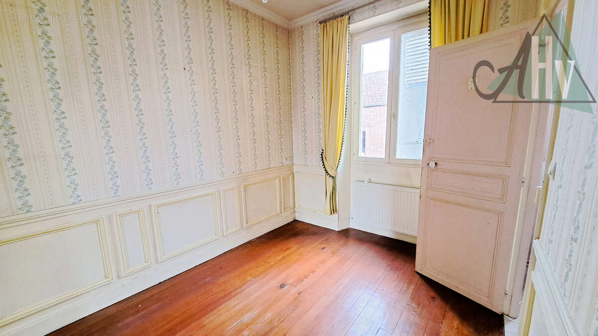 Proche NOGENT SUR SEINE - Grande maison de 150 m2 avec 5 chambres, dépendances et grand jardin - photo 10