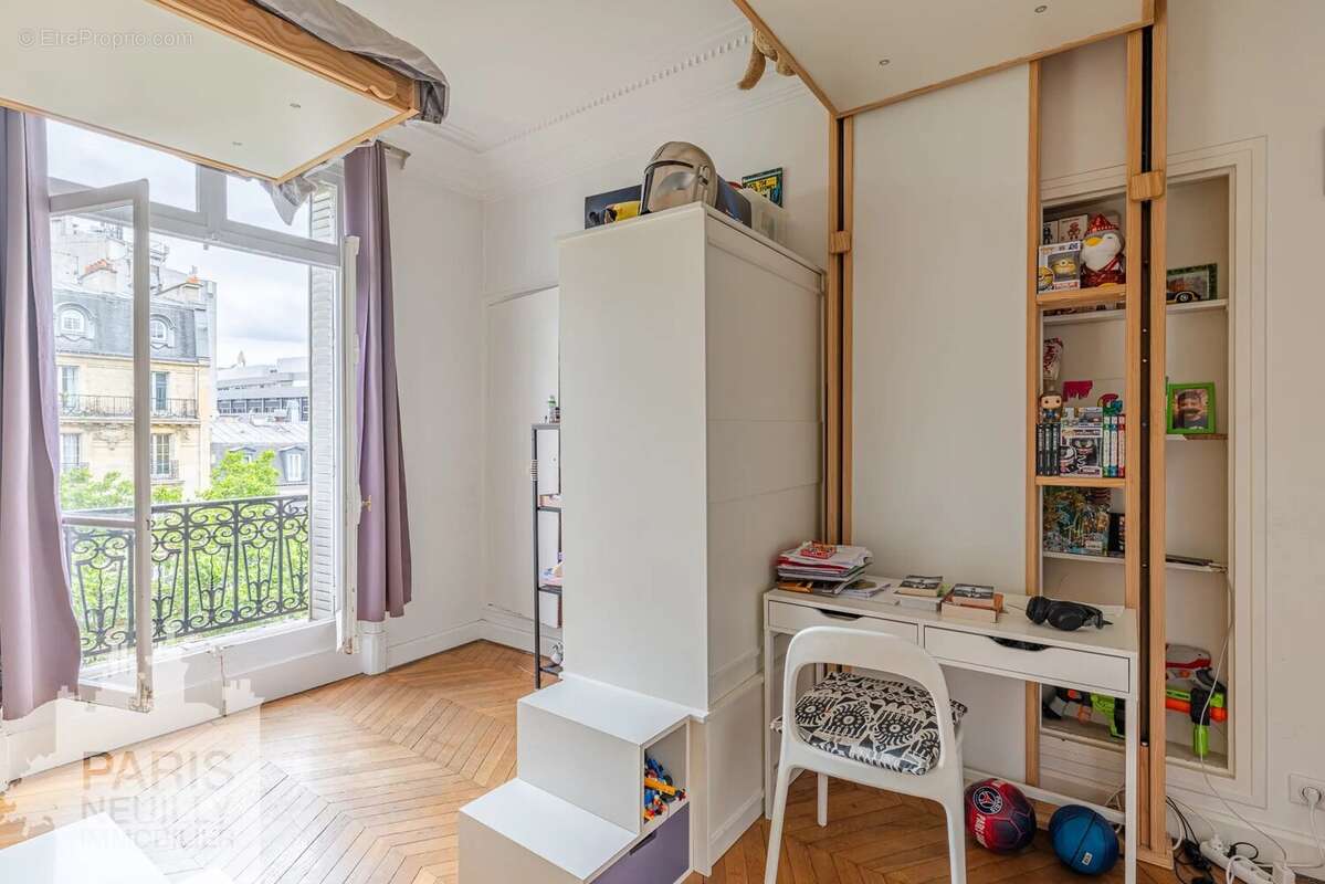 Appartement à PARIS-17E