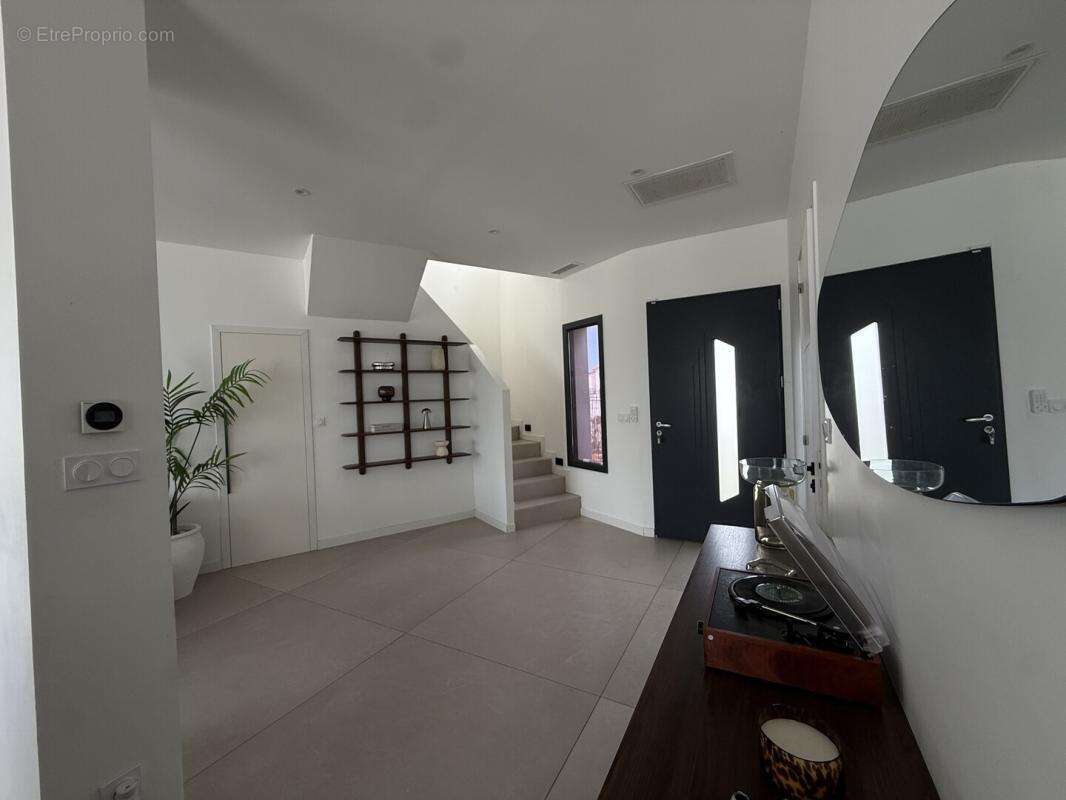 Villa individuelle 142 m² hab + garage sur 300 m terrain avec piscine - photo 8