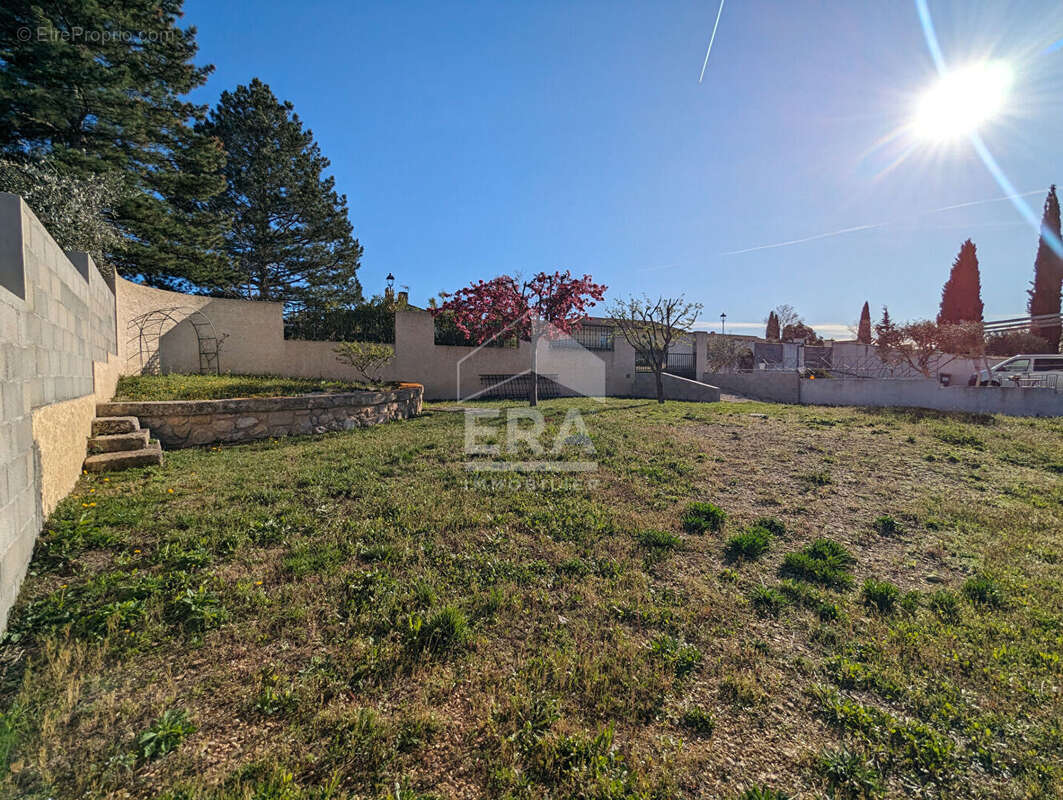 Terrain à CHARLEVAL