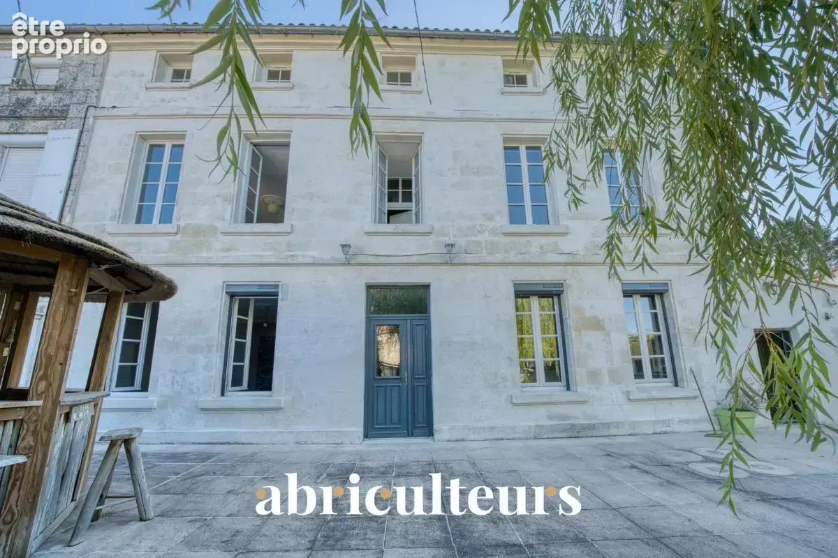 Maison de caractère - 242 m² - Saintes - photo 6