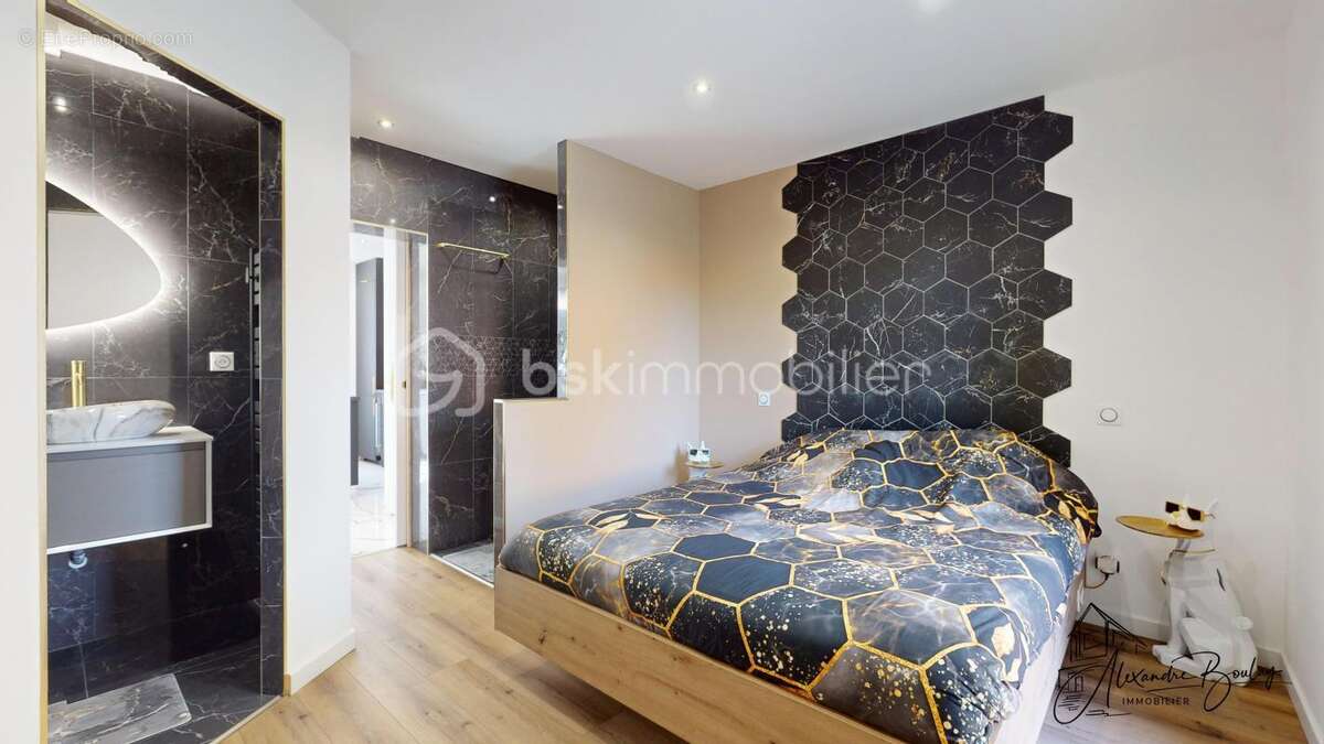 Maison à LA CHAPELLE-SAINT-MESMIN