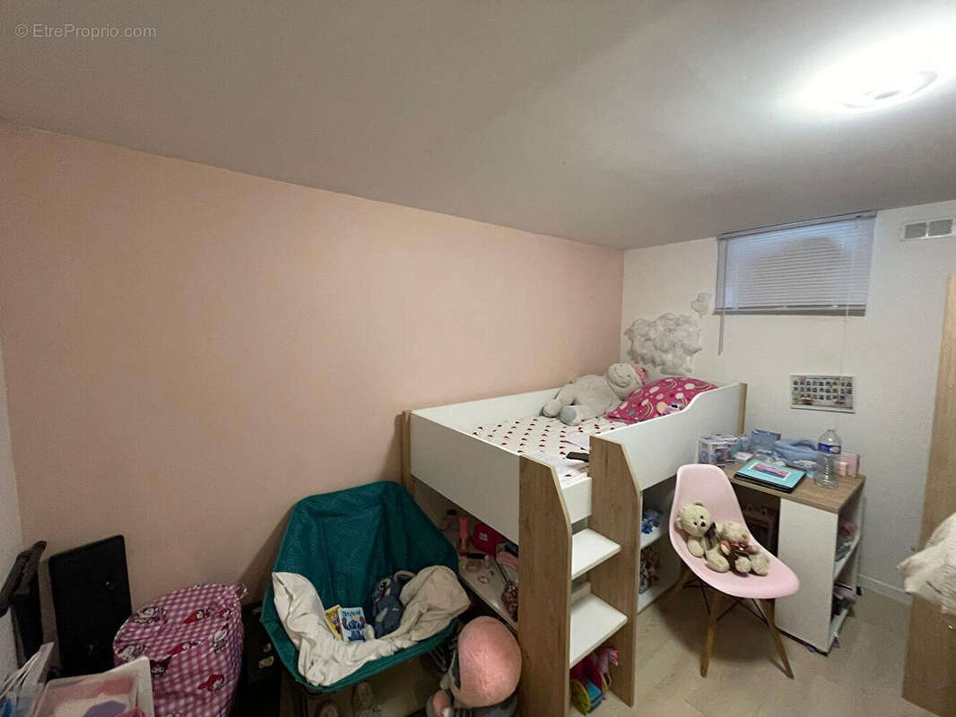 Appartement à LES PAVILLONS-SOUS-BOIS