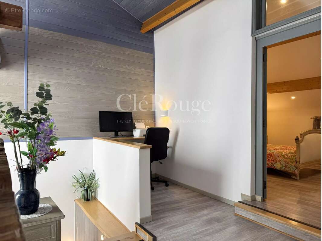 Eymet – Immeuble de rapport au cœur de la bastide avec maison, studio et local commercial - photo 12