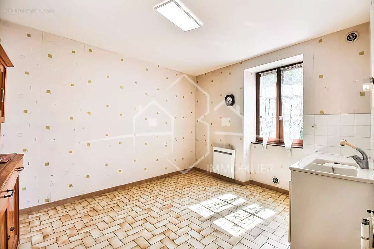 immeuble de rapport comportant 2 appartements T4 + terrain constructible - photo 10