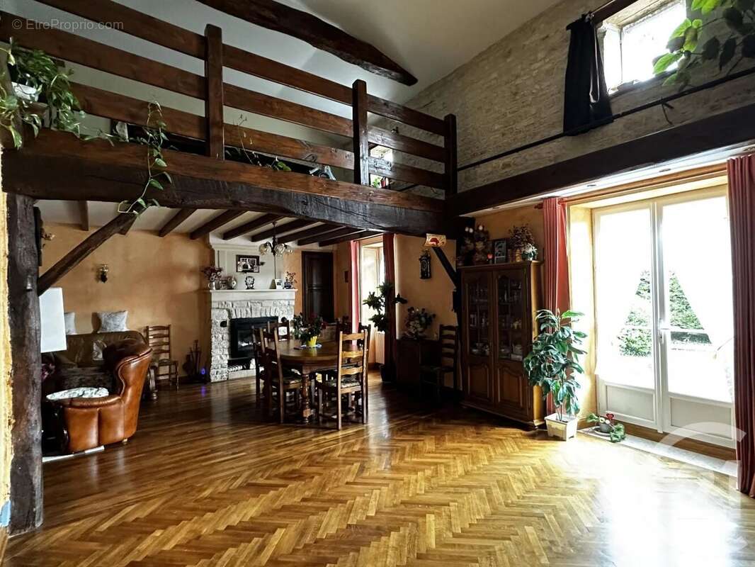 Maison à ROMAZIERES