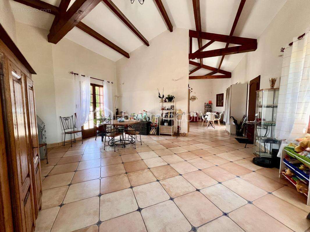 Charmante Demeure, 150m2,  plain pied, avec jardin, 4 chambres - photo 3